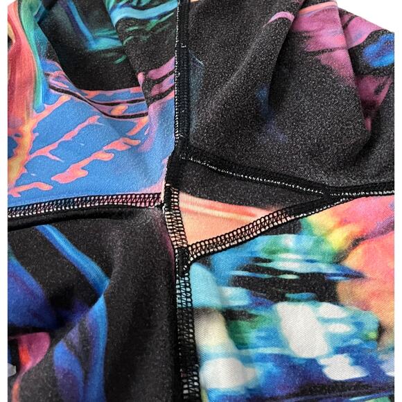 FABLETICS MID-RISE YOGA CROPPED LEGGINGS, WOMENS, XS, BLACK BLUE GREEN PINK ABST - Picture 6 of 10